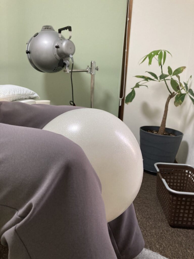 エクササイズボールを使ったセルフケア